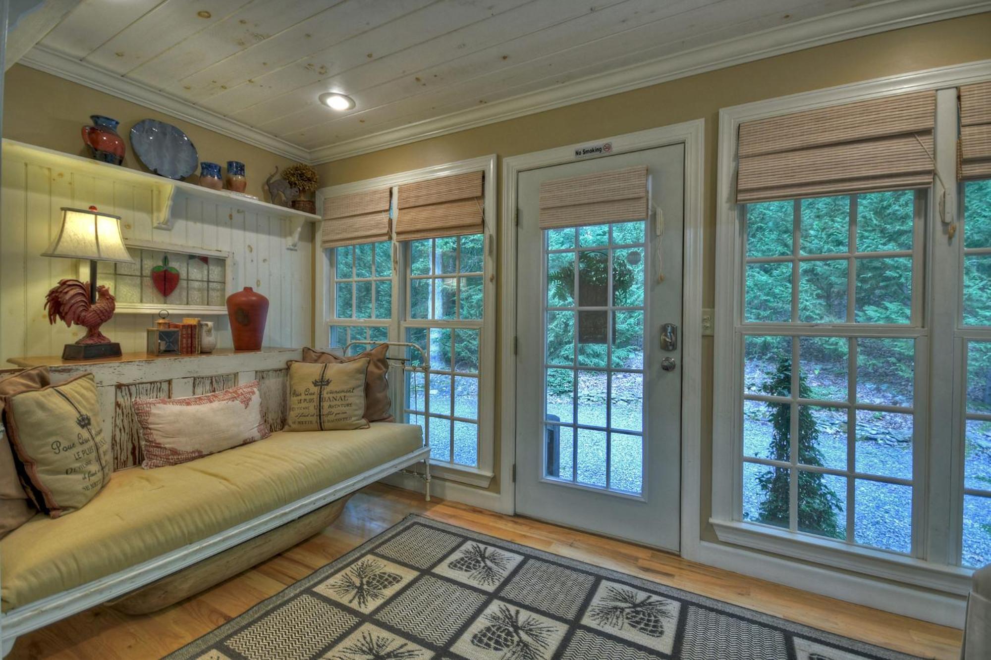 Southern Living Cottage Cozy Up By The Fire Relax On The Porch And Enjoy Peaceful Surroundings Blue Ridge Exterior photo